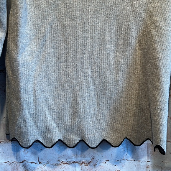 MNG Basics Shirt Womens XS Gray Black Lined Scalloped Hem Long Sleeve Crewneck - Picture 4 of 5